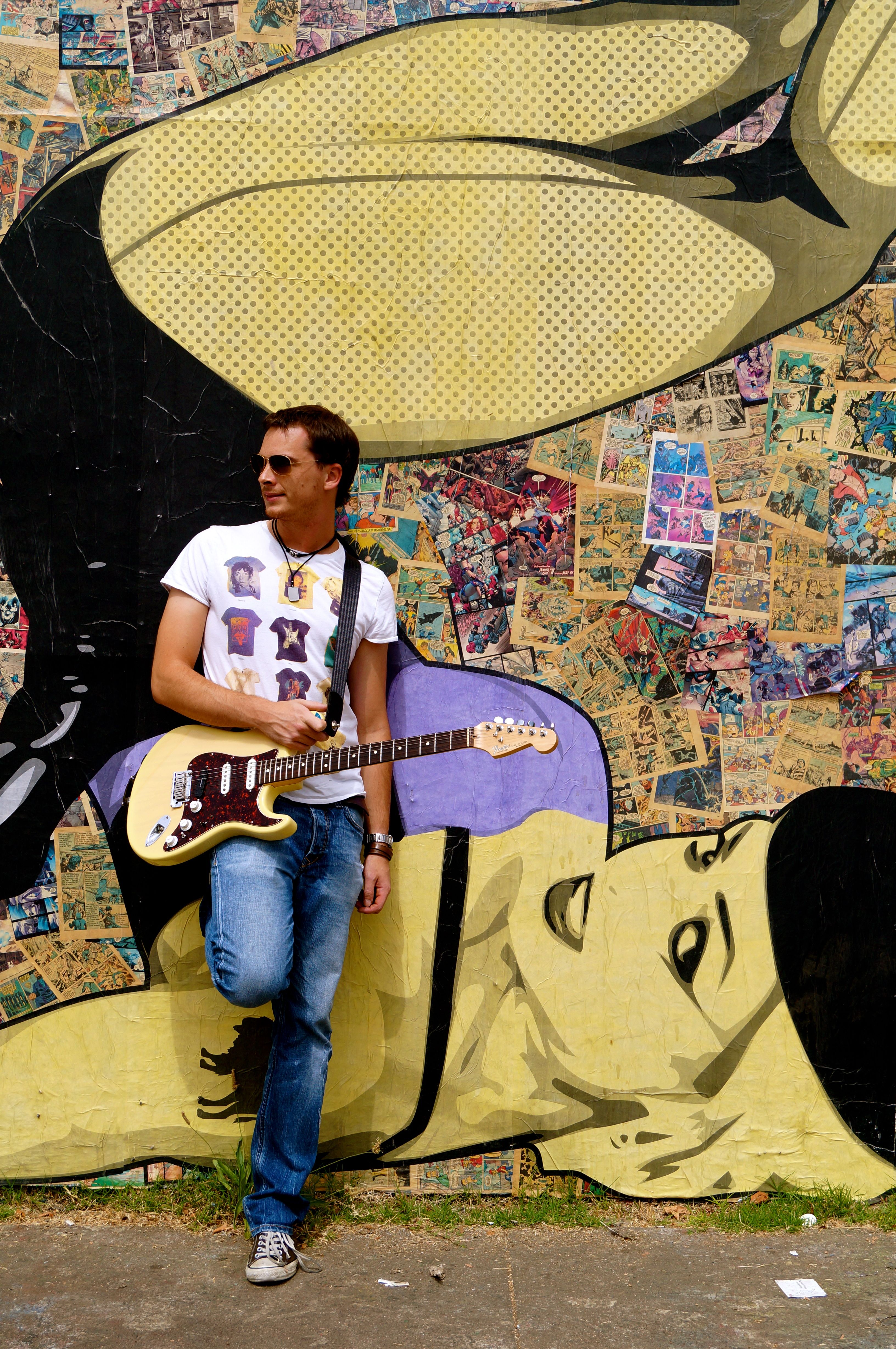 Andy Newman performing